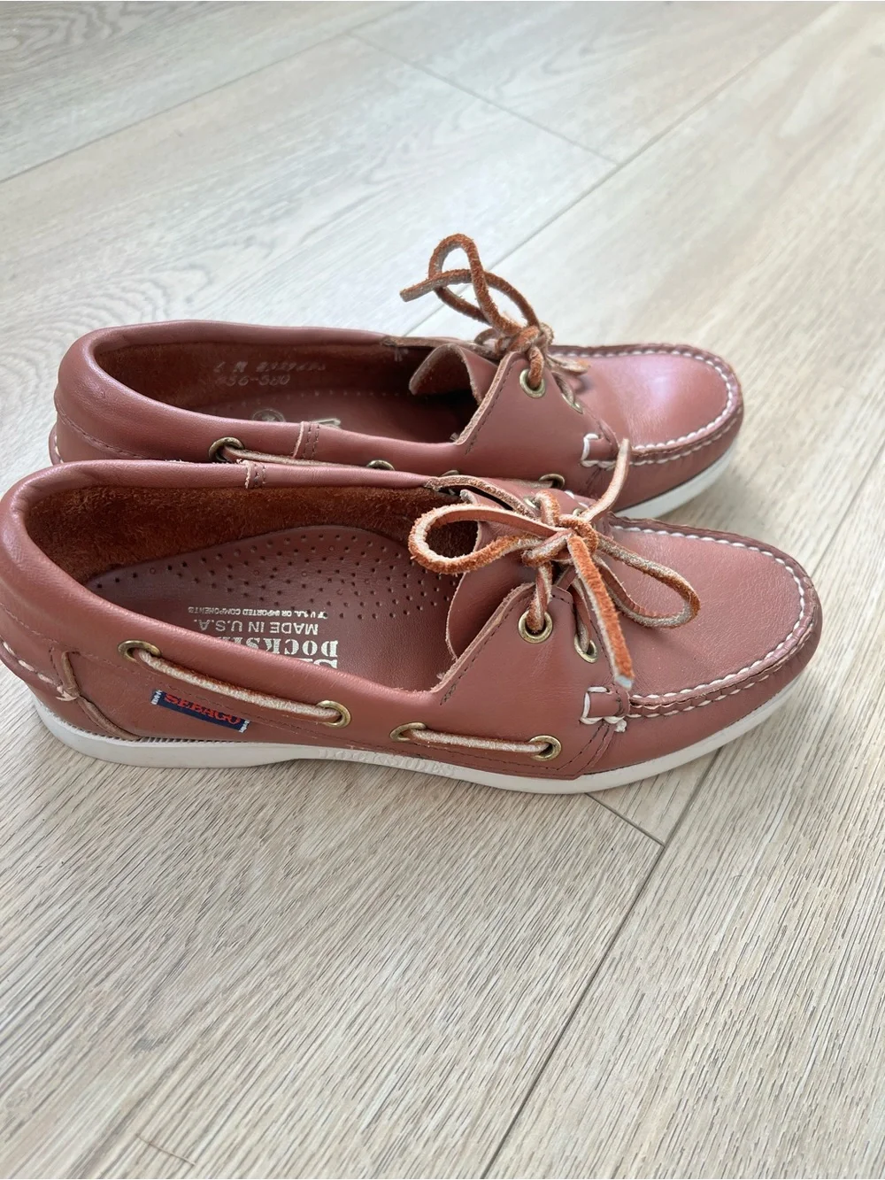 Sebago Docksides Brown Leather Boat Shoes with White Sole, size 6M
